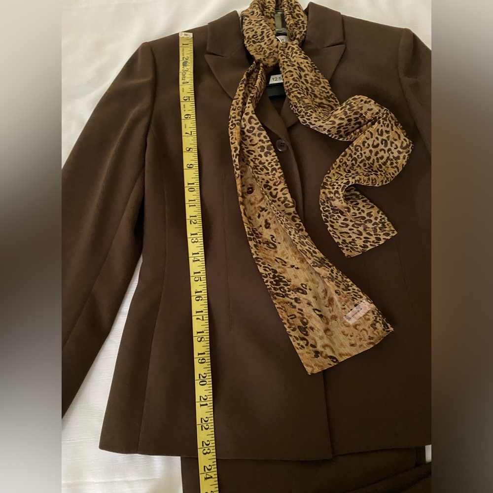 Petite pants suit with scarf - Picture 14 of 16